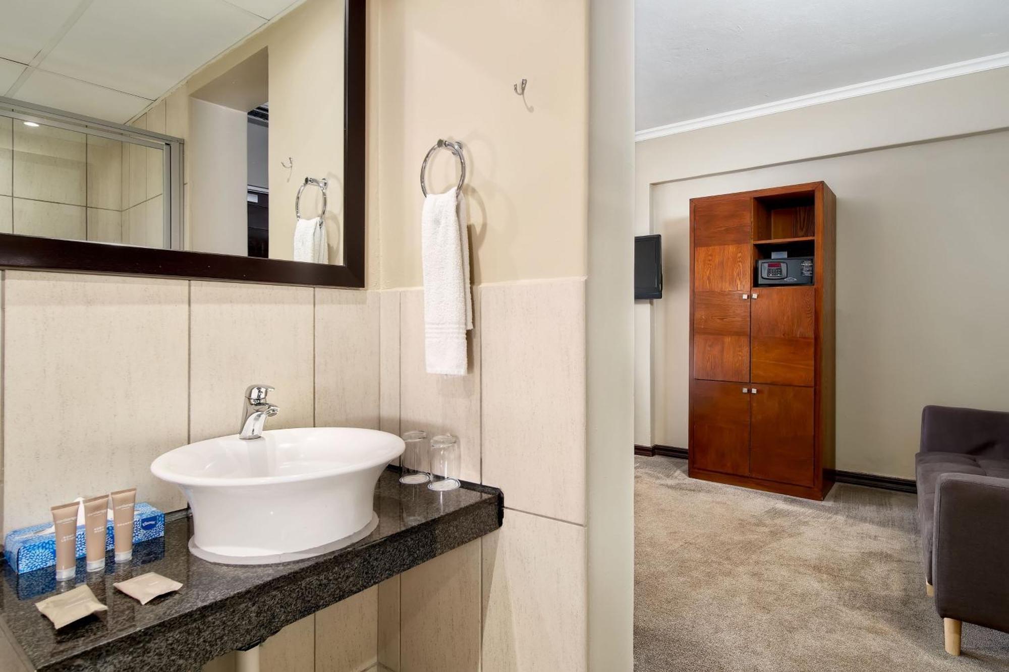 Protea Hotel By Marriott Pretoria Hatfield 客房 照片
