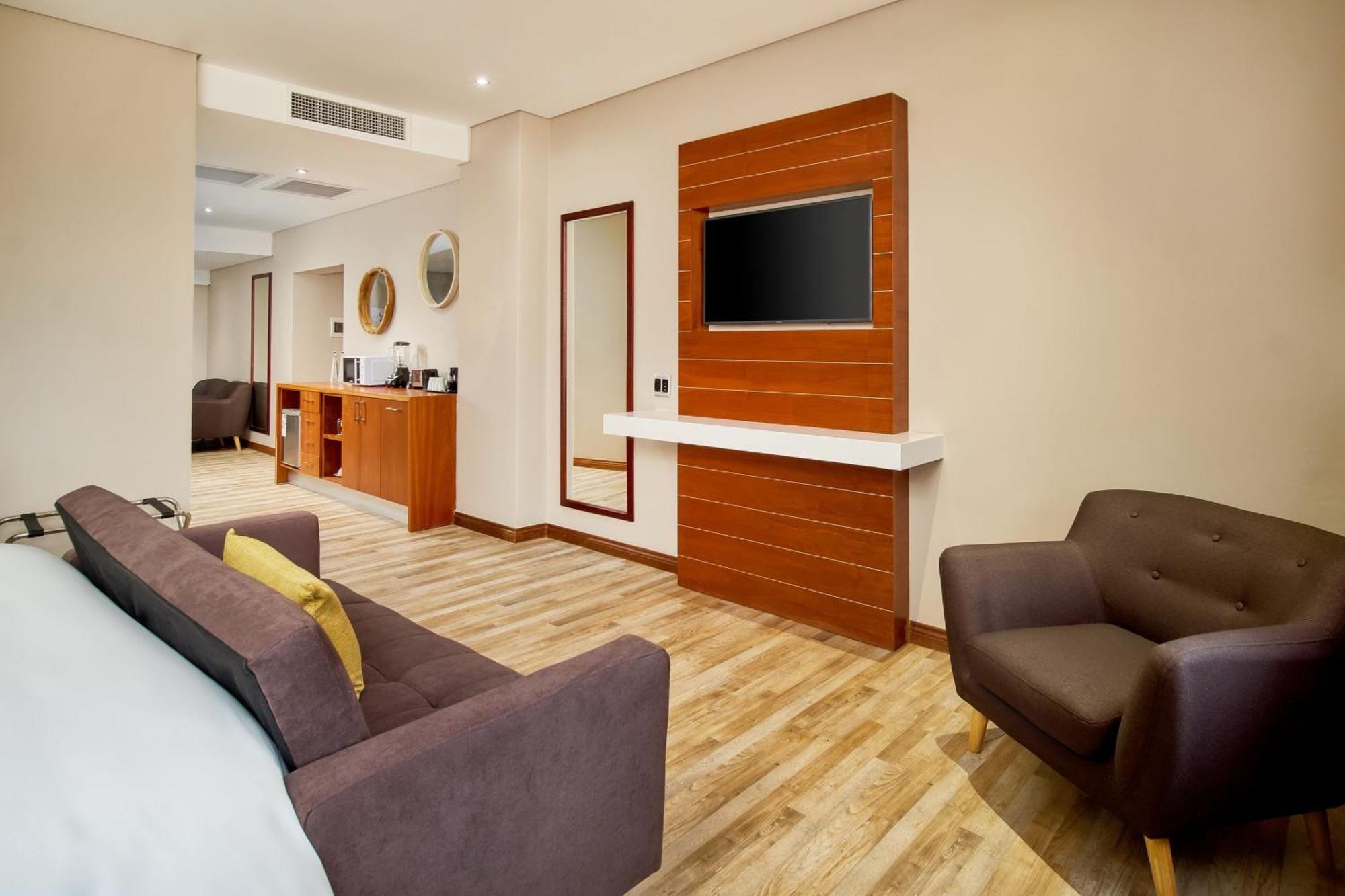 Protea Hotel By Marriott Pretoria Hatfield 外观 照片
