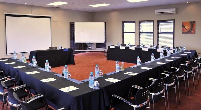 Protea Hotel By Marriott Pretoria Hatfield 外观 照片